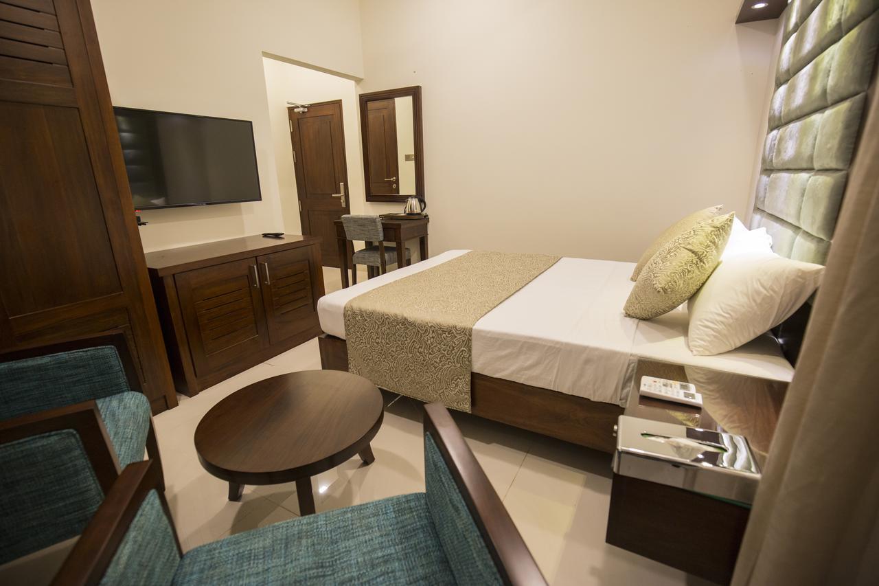 Grand 7 Hotel -Kesbewa بيلياندالا المظهر الخارجي الصورة